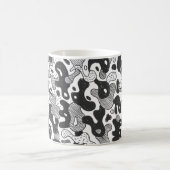 abstrakte Doodart Tarnung, schwarz Kaffeetasse (Mittel)