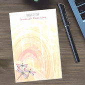 Abstrakte Dragonfische über Pastellfarben Post-it Klebezettel