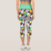 Abstrakte Dreiecke mit modernen geometrischen Must Capri Leggings (Rückseite)