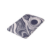 Abstrakte, dunkelblaue und graue Wirbel Badematte (Schrägansicht)