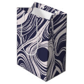 Abstrakte, dunkelblaue und graue Wirbel Mittlere Geschenktüte (Rückseite Schrägansicht)