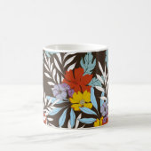 Abstrakte Eleganz mit Blumenhintergrund. Kaffeetasse (Mittel)