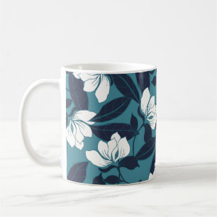 Abstrakte Eleganz mit Blumenhintergrund. Kaffeetasse