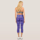 Abstrakte Ethnic Matrix - Mauve Blue Olive Capri Leggings (Rückseite)