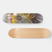 Abstrakte Fantasy-Blume Modernes Fraktal Skateboard (Horizontal)