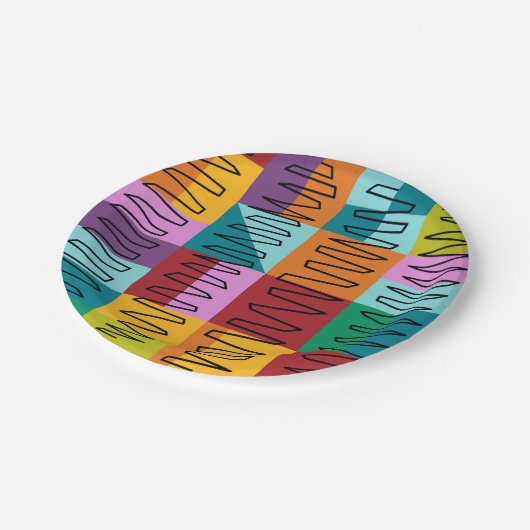 Abstrakte, farbige Designs Pappteller (Schrägansicht)