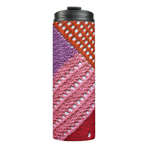 Abstrakte, farbige Textur aus Stricken von Speiche Thermosbecher