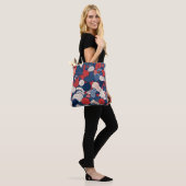 Abstrakte Farbmuster mit wirbelnden Formen Tasche (Am Model)