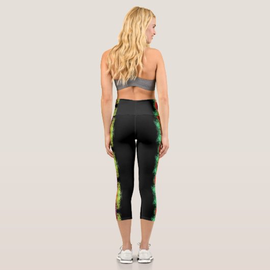 abstrakte Farbspritze Blumendesign auf schwarz Capri Leggings (Rückseite)