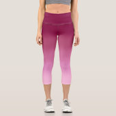 Abstrakte Farbtöne in Bordeaux und Rose Capri Leggings (Vorderseite)