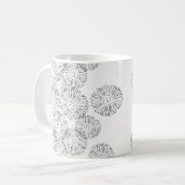 Abstrakte Frühlingsblumen in Schwarz-Weiß Kaffeetasse (Vorderseite Links)