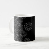 Abstrakte Frühlingsblumen in Schwarz-Weiß Kaffeetasse (Vorderseite Links)