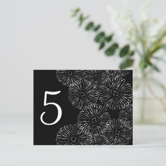 Abstrakte Frühlingsblumen in Schwarz-Weiß Postkarte (Stehend Vorderseite)