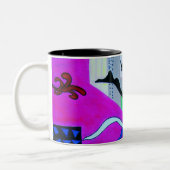 Abstrakte geometrische, blaue rosa Formen Zweifarbige Tasse (Links)