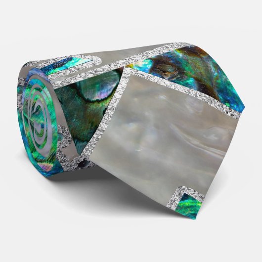 Abstrakte geometrische Ohrschnecke und Perlmutt Krawatte (Gerollt)