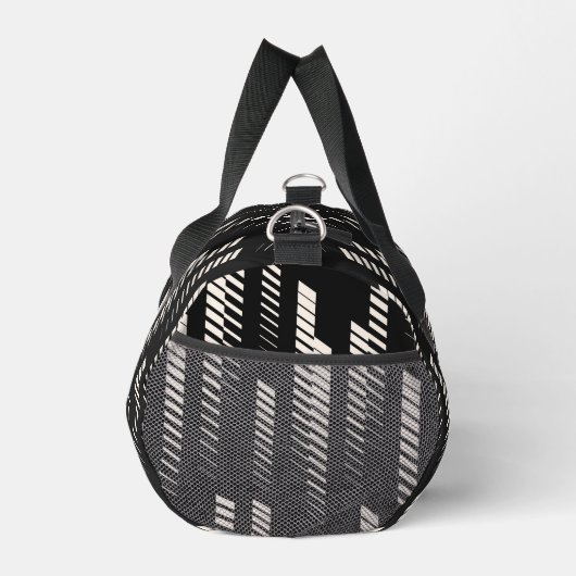 Abstrakte geometrische Streifen in Schwarz und Wei Duffle Bag (Rechts)