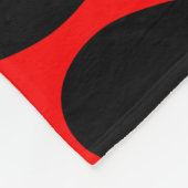 Abstrakte Giraffenmuster in Rot und Schwarz Fleecedecke (Ecke)