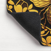 Abstrakte Goldbiene. Goldenes Blumeninsektenmuster Mousepad (Ecke)