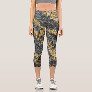 Abstrakte goldene Glitzern-Felsstruktur Capri Leggings