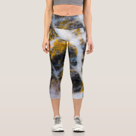 Abstrakte goldfarbene Linien Felsstruktur Capri Leggings