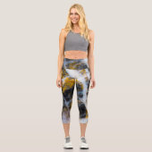 Abstrakte goldfarbene Linien Felsstruktur Capri Leggings (Vorderseite)