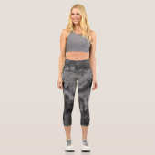 Abstrakte graue Diffusion Capri-Leggings Capri Leggings (Vorderseite)