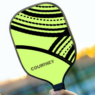 Abstrakte, grün und schwarz gedruckte Aufschrift m Pickleball Schläger