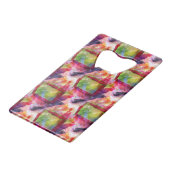 Abstrakte grüne, rote Tapete Kreditkartenflaschenöffner (Rückseite Schrägansicht)