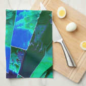 Abstrakte grüne Weideflächen und blauer Himmel, ei Geschirrtuch (Viertel Falte)