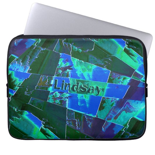 Abstrakte grüne Weideflächen und blauer Himmel, ei Laptopschutzhülle (Vorderseite)