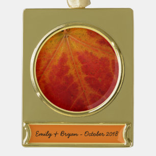 Abstrakte Herbst-Naturfotografie mit rotem Ahornbl Banner-Ornament Gold