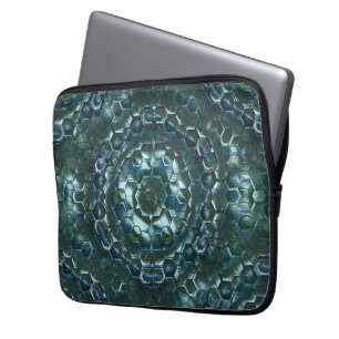 Abstrakte Hexagonen in der Farblichtstärke dunkler Laptopschutzhülle