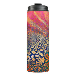 Abstrakte, hochdetaillierte, strukturierte Grunge- Thermosbecher