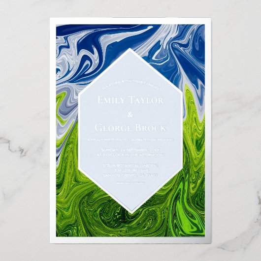 Abstrakte Hochzeit in der Landschaft des grünen Hi Folieneinladung (Vorderseite)