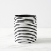 Abstrakte horizontale Linien_schwarz Tasse (Zentrum)