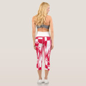 Abstrakte Illusion in Weißrot Capri Leggings (Rückseite)