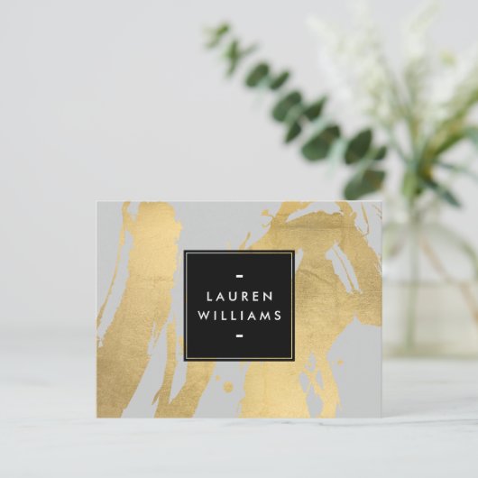 Abstrakte Imitate Gold Pinselstriche auf Grau Postkarte (Stehend Vorderseite)