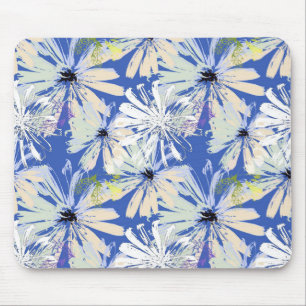 Abstrakte Kamille auf blauem Hintergrund. Mousepad