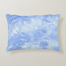 Abstrakte Kissen in hellblau und weiß