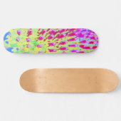 Abstrakte Kone-Blume mit mehrfarbigem Regenbogen Skateboard (Horizontal)