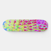 Abstrakte Kone-Blume mit mehrfarbigem Regenbogen Skateboard (Horizontal)