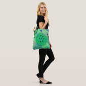 Abstrakte Kunst: Grüne Kiwi-Frucht Tasche (Am Model)