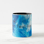 Abstrakte Kunst in Blau und Weiß Zweifarbige Tasse (Mittel)