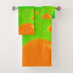 Abstrakte Kunst in orangefarbener und grüner Blase Badhandtuch Set
