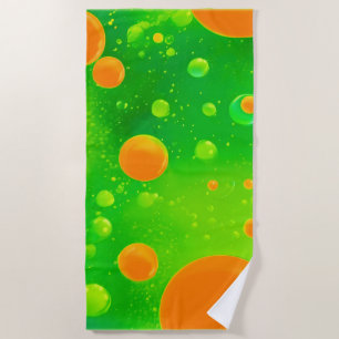 Abstrakte Kunst in orangefarbener und grüner Blase Strandtuch