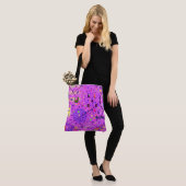 Abstrakte Kunst: Lila Glitch Tasche (Am Model)