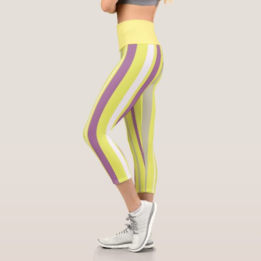 Abstrakte Kunst Lila Grau-Gelb Capri Leggings (Links)