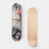 Abstrakte Kunstbedrückte Grunge Girl Mixed Media Skateboard (Vorderseite)