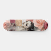 Abstrakte Kunstbedrückte Grunge Girl Mixed Media Skateboard (Horizontal)