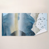 Abstrakte Kunstdekoration. Gebirge und Badehandtuch (Badehandtuch)